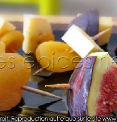 Minis brochettes apéritives reblochon / figues, abricots, raisins