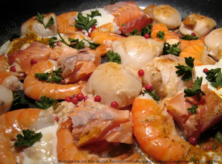 Poêlée De La Mer Onctueuse Et Parfumée Saint Jacques Saumon Et Crevettes