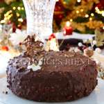 Gâteau chocolat passion sur croustillant aux noisettes, glaçage rocher