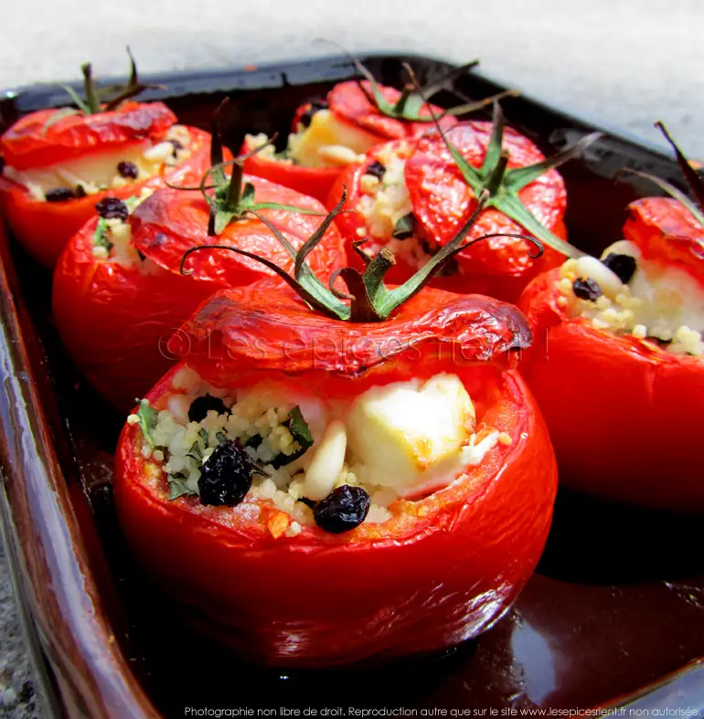 Tomates farcies au fromage de chèvre frais et aromates